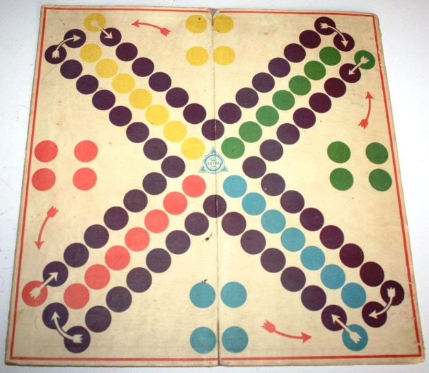 Backgammon-Brett mit farbigen Kreisen in einem kreisförmigen Muster und Pfeilen auf einem weißen Hintergrund.