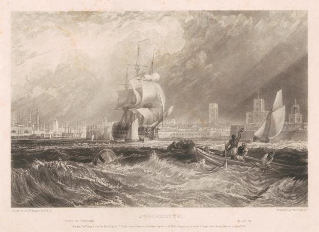 Eine Gravur eines Schiffes, das auf dem Meer segelt und von Menschen an Bord umgeben ist, umgeben von Gebäuden und einem bewölkten Himmel, mit dem Text "Portsmouth, England von Thomas Rowlandson" unten.