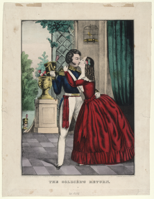 Ein Mann und eine Frau in einem roten Kleid umarmen und küssen sich vor einem Fenster, mit einem Blumenstrauß auf einem Podest im Vordergrund, Bäumen im Hintergrund und einem Vorhang auf der rechten Seite.