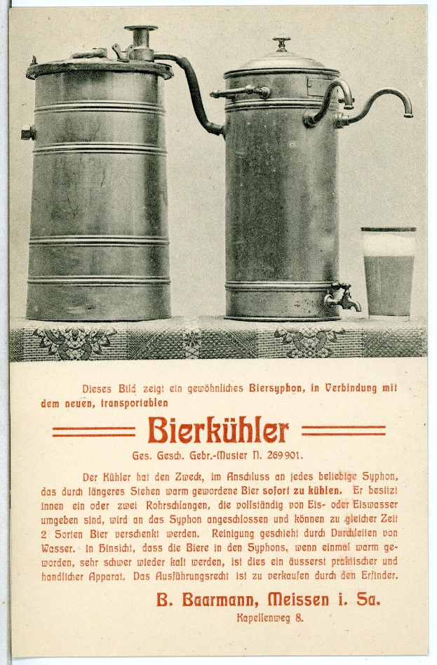 Alte Werbeplakat mit zwei metallenen Bierhumpen und einem Glas Bier.