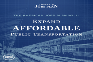 Ein Plakat mit einem Zug auf Schienen und ein paar Menschen in der Nähe, der Text lautet "The American Jobs Plan Will Expand Affordable Public Transportation".