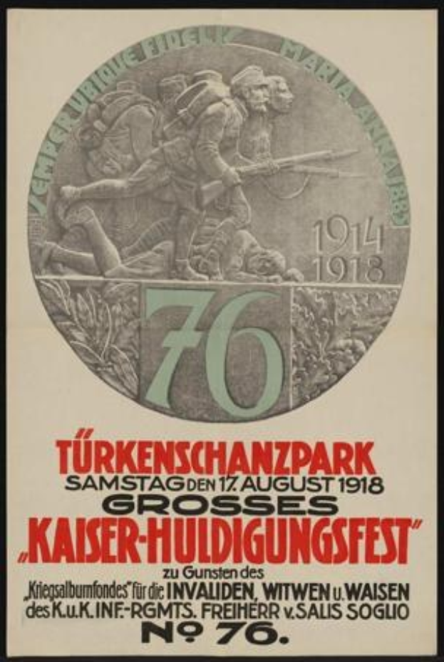 Ein Vintage-Plakat zum 70. Jubiläum des Kaiser-Huldigungsfestes in Berlin, Deutschland, gerahmt und mit einer Gruppe von Menschen umgeben.