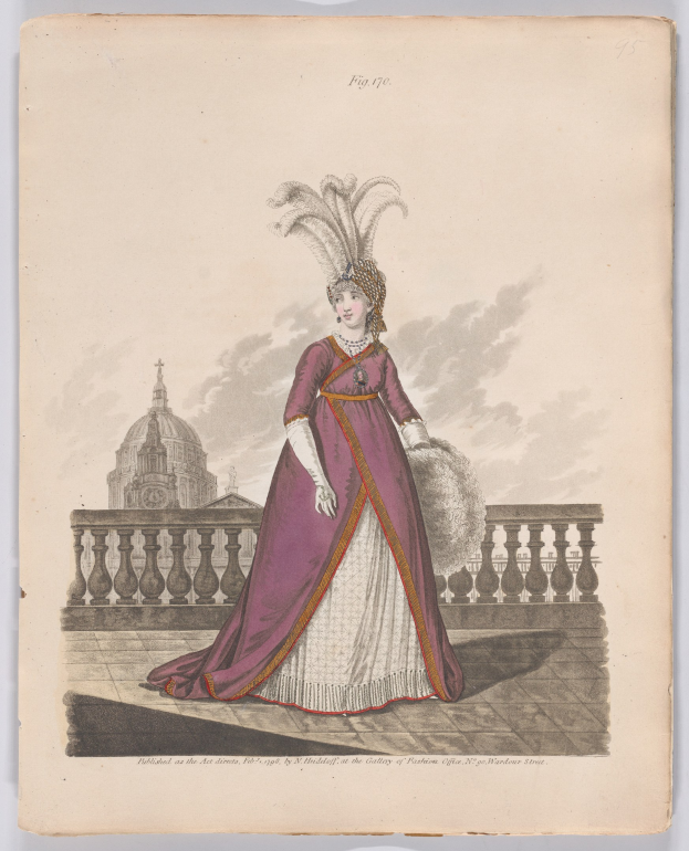 Frau in einem lila und weißen Kleid mit einer Federhaube, die an einem Geländer steht, mit einem Gebäude und Wolken im Hintergrund, beschriftet mit "Fashion of New York, New York Street, 1790."