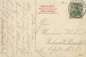 Eine alte Postkarte mit einer Briefmarke, adressiert von Deutschland nach Deutschland, mit dem Text "Postkarte Weltpostverein" und "Union Postale Universelle".