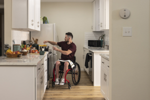 Senioren-Tagespflege der Lebenshilfe Delighted with modern kitchen equipment