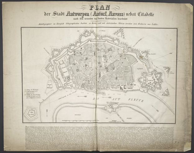 Ein detaillierter Stadtplan von Berlin auf dem Cover eines alten Buches mit zusätzlichen Informationen über die Stadt.